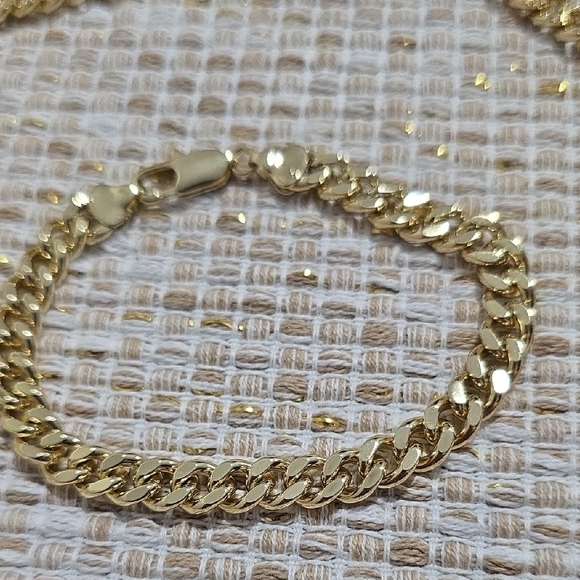 Elegant 14k Gold Plated Necklace and Bracelet Set - Picture 4 of 5
